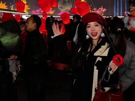 观山湖灯会你也太会了!孔明灯配烟花,还有超多精彩的表演,太好玩啦!#观山湖灯会庙市 #贵阳灯会 #灯会 #春节 #小木带你到处跑