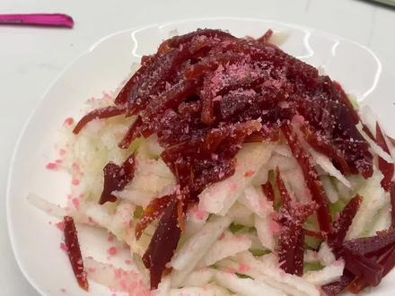 加上神秘小调料,大人孩子抢着吃这京糕梨丝!
#自己在家做美食 #创作者中心 #创作灵感 #小孩菜 #年夜饭