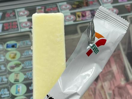 711的冰淇淋商战也开始了吗 4.9一根的冰淇淋!
好吃好吃好吃好吃!
可惜没吃到巧克力味!
#好吃到哭的雪糕 #711便利店 #好吃到可以死过去的冰棍 #冰淇淋 #神仙雪糕