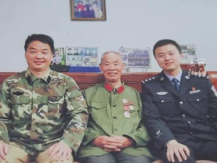 89岁抗美援朝老兵王达德家中三代都是军人,五十年的军心传承,致敬!#八一建军节 (供稿:武义融媒体)