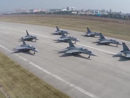 珠海航展上猎鹰变身“战斗鹰”!L-15B脱胎换骨,性价比超四代机