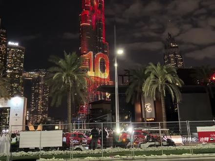 迪拜跨年夜令人难忘 迪拜哈利法塔跨年夜也是人生最难忘跨年夜之一,不枉十个小时的飞行
迪拜人间值得
祝福2026所愿皆所得,成就最伟大的自己#迪拜跨年 #迪拜跨年烟花 #迪拜 #新年烟花 #跨年烟花