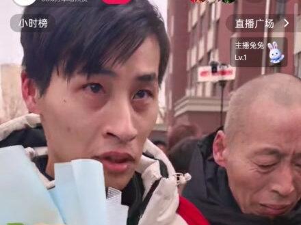 云鹏回家!爸爸用最隆重的方式表达了对宝艳大姐的感谢。#沈华柏 #张云鹏