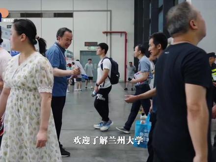 高招录取结果陆续出炉,谁为这个艰难选择“指南”? #相对论 蹲点广西普通高校招生咨询会现场,和一千多万考生一起,做一次选择。(总台记者 庄胜春)#媒体精选计划