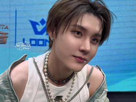 太喜欢哥哥谈不了恋爱了怎么办…
@Loong9李权哲 #李权哲 #签售