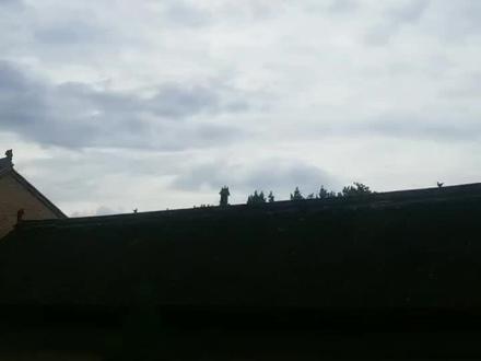 直升机围着村子飞了好几圈了,不知道啥情况?