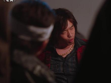 饭店老板不语,只是一味地拍照!#电视剧老舅#郭京飞