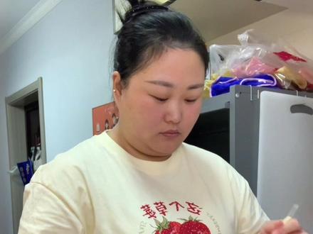 我们一家三口在呼和浩特,靠老公月入7000,精打细算过日子#工资 #全职妈妈 #日常vlog #vlog十亿流量扶持计划 #记录我的生活