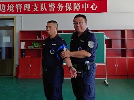 #警务人员第一响应能力课程 战术止血带携带方便,使用快捷,原理简单。本节课邓教官详细讲解了战术止血带的基本结构、勤务携带方式、使用中的六个关键词和平时应注意的事项。