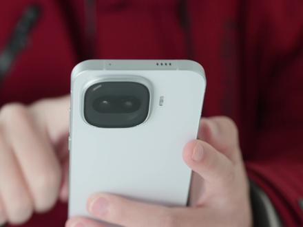 iQOO Z11 Turbo 深度体验:中端机游戏性能天花板 作为常年测游戏手机的博主,iQOO Z11 Turbo 的表现超出预期。Monster 超核引擎加持下,《原神》60 帧功耗才 4.54W,散热做得相当到位。雷霆 Z1 芯片解决了信号痛点,续航更是同价位无敌的存在。1.5K 屏幕兼顾画质和手感,细节配置也没缩水。想入中端性能机的友友们,可以多关注下iQOO最新的这台“战斗精灵”了。