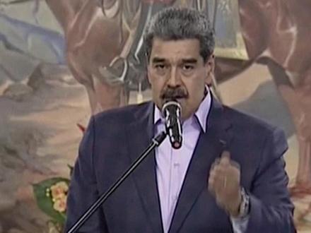 美国航母打击群已就位!英国认为美军袭击非法,暂停共享所谓“贩毒船”情报 马杜罗当天签署新法案 #英国暂停与美国共享贩毒船情报