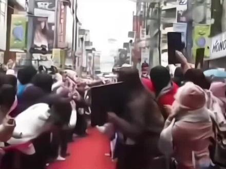 亚纶大东迎财神 飞轮海对大家2026的美好祝愿#汪东城 #炎亚纶 #纶东 #飞轮海 @DOU+上热门 @抖音小助手