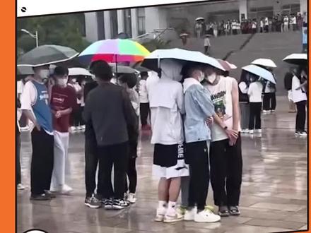 因伞出道全能ace爱豆有#大学生 #精神状态良好