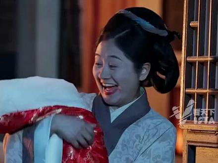 “一胎生99个娃”短剧已下架,剧情“癫”到主演直播吐槽,沉迷在博眼球的短剧,已不知天地为何物了。