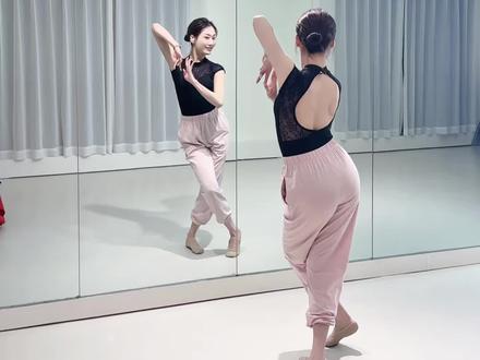 等你等你等你
长按屏幕可倍速学习~
#咏春舞蹈挑战 #舞蹈背面教学 #苏州成人中国舞 #日常练舞记录 #阿莎莎编舞