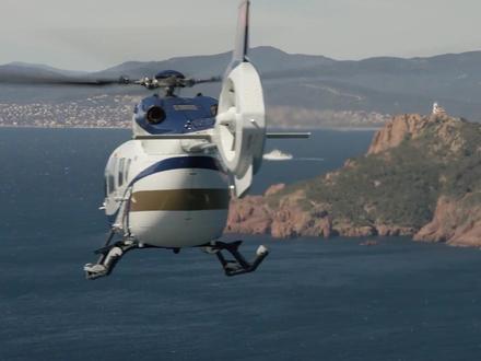 直升机尾桨,包起来还是露出来,有何讲究?#奇怪的知识增加了 #螺旋桨 #武装直升机 #直升机