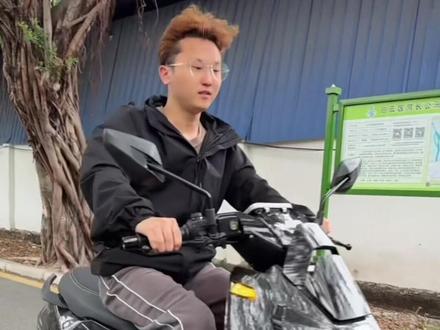 你们刚提新车前卡钳会有这种异响声音吗
新车小牛FX风速异响怎么解决?
#小牛fx风速 #小牛电动 #速兔刹车片