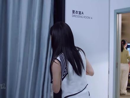 李雾得到去国外做交换生的资格,但却因不舍得离开岑矜而选择放弃 #狙击蝴蝶