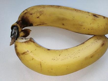 香蕉皮不要再扔了,用水泡一泡,这个用途真厉害,一年省下好几百#生活小妙招