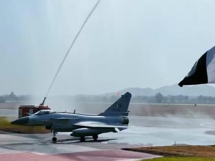 5.7空战一周年,外媒称歼-35AE或将落户巴铁