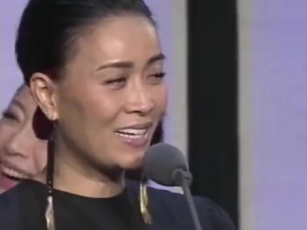 宋祖英那英同台斗嘴,那英被怼得一脸尴尬,明星同台互撕场面