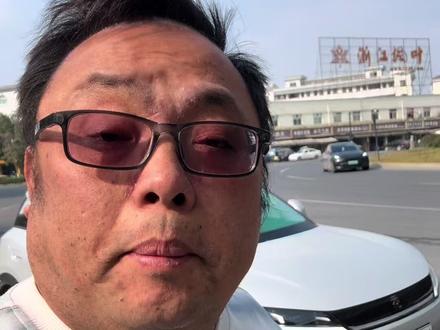 今天大家和我一起数一下 红绿灯店口枫叶圆盘 到诸暨春江花园