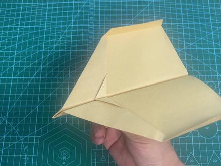 会绕着你转圈的纸飞机,扔出去还能飞回来 #折纸 #折纸玩具 #折纸教程 #纸飞机 #手工折纸 #小熊折纸