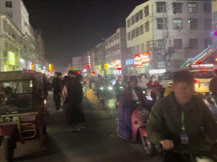 郑州现最热闹的城中村应属港区张庄,带你们转转张庄胡同美食#挑战拍遍河南 #记录真实生活 #打工人 #同城优先 #百姓生活