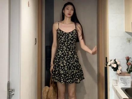 高个子也是穿上不短的bm风韩系碎花裙啦~ #高个子女生穿搭 #高个子女生 #碎花裙 #适合度假穿的碎花裙 #开衫吊带碎花连衣裙
