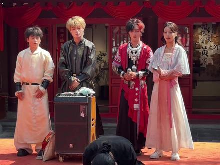 Enemy游客版 宋清老师太权威了! @宋清SONG #清明上河园 #今我二人 #大宋舞王 #宋清编舞 #人类对清明上河园的开发不足百分之一