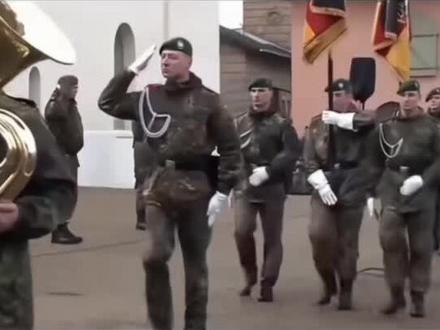 现在的德军阅兵(德意志联邦共和国)vs以前德军阅军(德意志第三帝国)