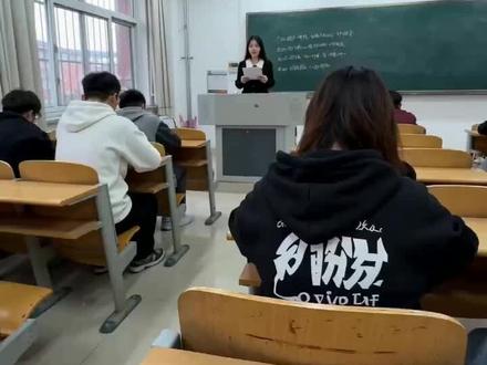 我在即梦发现了一个超棒的作品!来即梦AI,看更多精彩内容!#梦到哪出演哪出 #Seedance2.0 #即梦ai #ai分身戏精大赛 #我的ai分身杀疯了