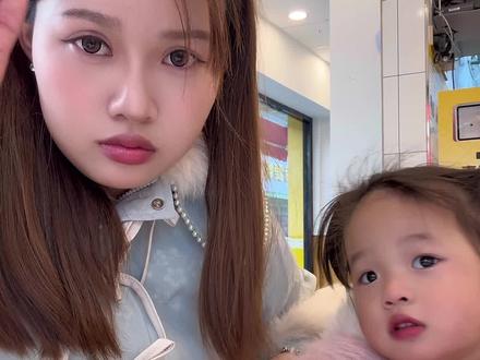 #母女日常 #vlog日常#记录真实生活 他为什么会这么喜欢吃薯条呢?