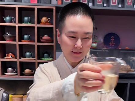 但凡网瘾小点的人都看不懂这个梗,最近大火的素食馆,今天我们来亲自感受一下!帮网友感受下!#尼姑素食馆 #谦喜素食 #尼姑素食店模仿 #vlog美食记 #欧阳的枯燥生活