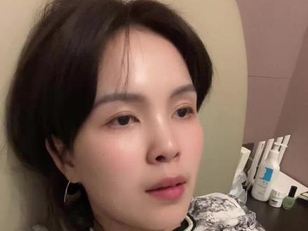 花2万存脐带血到底是不是智商税?一条视频给你讲清楚~
第一需要用到脐带血的疾病,大多是基因出了问题,自存的脐带血本身也有对应的问题,所以没有办法满足治病的需要。
第二是如果自己不能用的话,能不能给家人用呢?答案是需要配型,即使能用的情况下,脐带血的量也太少了,一般满足不了成人移植的需求。
第三脐带血的储存很难对储存的要求极高,如果机构选择不当的话,很可能出问题,而且脐带血是会过期的,15年之后基本上就用不了了。如果姐妹们真的很想存的话,可以考虑把脐带血捐赠给国家认可的7个脐血库,捐赠主要用于临床给其他人使用,万一自己有需要的时候可以优先配型。总结下来就是除非家里有白血病遗传史的这种情况可以存,但如果没有这种情况的话,一般存脐带血没有必要自存,不如捐赠。#产检#怀孕#脐带血