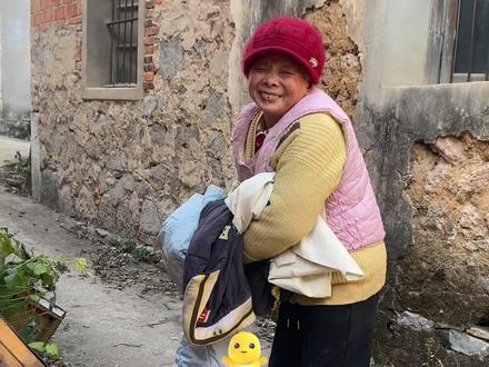 #婆媳日常 #记录生活 公公经常说,他这么穷,两个儿子都娶上媳妇了,老年还有这样的生活,是他这辈子做了好事,也不知道是啥样的好事😂#vlog日常