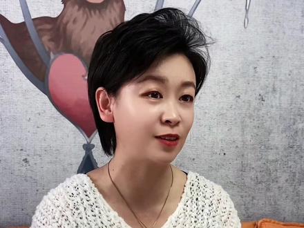 拜年常用抱拳礼,到底是左手在上还是右手在上呢#拜年 #国学文化 #抱拳礼 #春节拜年礼仪 #拜年