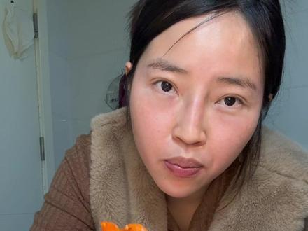 没有他,我永远不知道菠萝和排骨可以结合成一道如此美味的佳肴,排骨软烂脱骨,菠萝微酸清甜多汁,一道又香又下饭,还能一边解腻的菜,只有菠萝排骨🍍无敌,做出来送给大馋丫头们#美食教程 #抖音美食推荐官 #菠萝排骨 #家常菜 #vlog十亿流量扶持计划