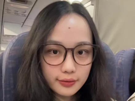 织完就到家!飞机2小时钩个帽子暖和回家!
#手工 #帽子 #护耳帽 #上车一团线 #飞机无聊干什么