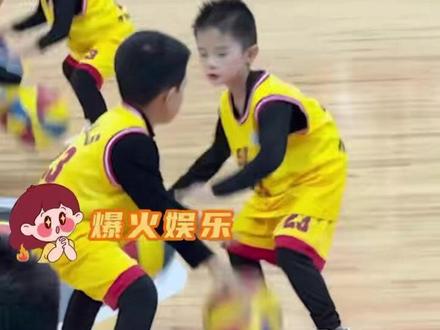 小朋友们在篮球场上相互配合 至此 经典已成#篮球操 #小朋友 #幼儿园 #名场面 #广东女篮