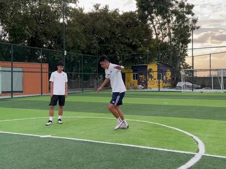 现场实战教学!长传球脚法细节拆解,很实用#足球的魅力 #dou足球季 #足球教学 #长传球