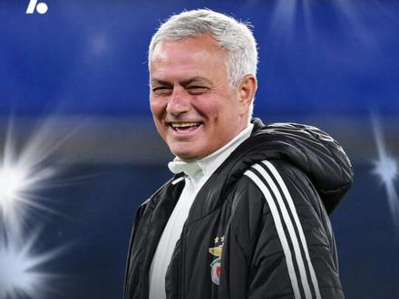 反戈旧主!穆帅执教首胜皇马!门将经典绝杀!本菲卡闯进附加赛! 北京时间1月29日凌晨4时,欧冠联赛阶段收官战上演焦点对决,本菲卡主场4-2击败皇家马德里,压哨跻身附加赛,皇马则无缘直通16强。比赛进程跌宕起伏,姆巴佩为皇马完成双响,本菲卡这边谢尔德鲁普梅开二度,帕夫利季斯点球建功,门将特鲁宾补时头球绝杀成为全场最大亮点。
上半场,阿森西奥助攻姆巴佩头球破门为皇马取得领先,随后本菲卡快速反击,谢尔德鲁普头球扳平。补时阶段,琼阿梅尼禁区内拉人送点,帕夫利季斯主罚命中助本菲卡反超。下半场,谢尔德鲁普再入一球扩大优势,姆巴佩迅速扳回一城。尾声阶段,皇马接连折损大将,阿森西奥与罗德里戈先后两黄变一红被罚下。补时第8分钟,本菲卡门将特鲁宾弃门出击,接任意球头球破门锁定胜局。
#本菲卡vs皇家马德里 #本菲卡4比2皇家马德里 #穆里尼奥 #皇马不敌本菲卡 #皇家马德里