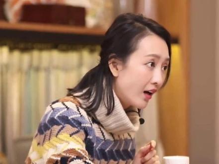 何九华节目中承认,有一个2岁多的女儿,还透露女儿的喜好,甚至表示想要二胎也希望是女孩。网友好奇的是孩子妈是不是王鸥呢?#何九华 #王鸥 #德云社 #娱乐评论大赏