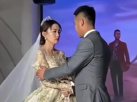 据说惊动人民日报、0彩礼摩洛哥女孩让中国男人醒来、原来结婚是件高兴的事。#婚礼感人场面推荐 #婚礼的真正意义 #婚礼热搜 #婚礼上的情感表白 #婚礼感动到哭