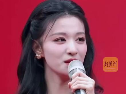 山东姑娘王楚然首登春晚,低到淄博话给大家拜年。(剪辑任晓斐 运营冯业鹏)