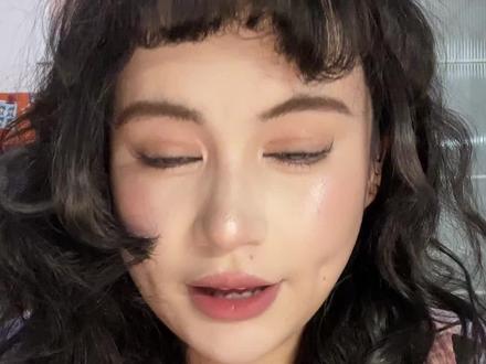 30岁!替大家试过了,是可以搞砸重来的!!!!!
这条视频有一点长,好久不见,我叫南风。
也许你是第一次刷到我,也许你以前刷到我很多次,无论如何,我都希望这条视频能够给大家带来一点点帮助,就好。
过去的我,无数无数次觉得自己要完蛋,失业生病胖了丑了焦虑症天天躲被子里哭,但后来我明白了:人这一生,就是救自己千千万万次。
天其实没塌。搞砸的不过是那一些事,不是整个人生。30岁不是完了,30岁是刚刚开始。
#就想说点大实话 #30岁 #解约 #逆袭 #焦虑