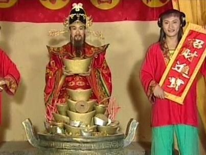 财神爷降临凡间,挑选幸运观众成为有钱人,一出手就一百两创业金 #电视剧解说 #玄幻 #财神到 #张国立