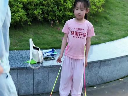 8090后跳皮筋 给10后孩子演示一下,我们80后90后最喜欢的跳皮筋是怎么跳😀😀😀。#跳皮筋 #跳皮筋回忆童年 #亲子运动 #亲子活动 #亲子时光