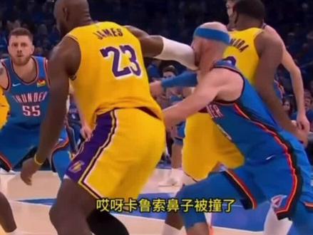 曼巴传承!老詹肘击卡鲁索静雨惊呼:man啊这是,老詹也干了 #詹姆斯 #徐静雨解说 #湖人vs雷霆 #湖人vs雷霆G1