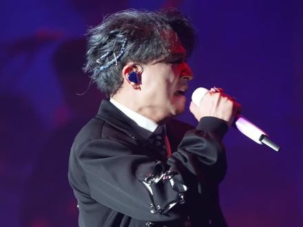 那白天的灯它照不亮夜的深,像近乎绝情的我不懂去抽身! #彩铃里循环过的旋律 #我给欢子当嘴替 #欢子 #欢子演唱会 #痛加一等 @抖音小助手